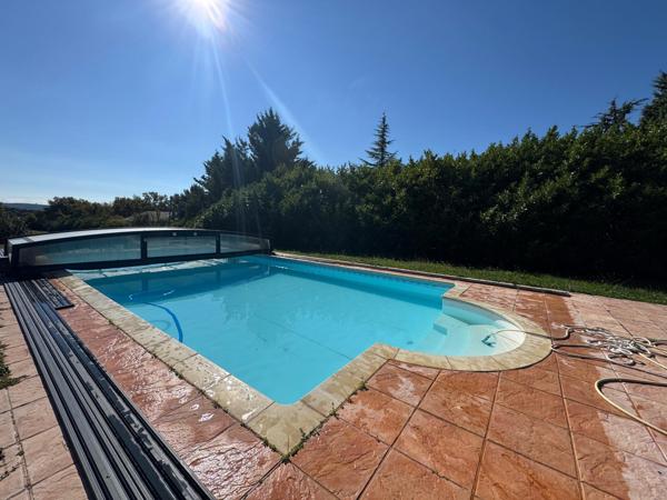 Villa 4 Chambres  + véranda de 46m2 env + garage + piscine sur 9560 m2 de terrain clôturé