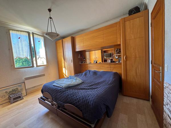 Villa 4 Chambres  + véranda de 46m2 env + garage + piscine sur 9560 m2 de terrain clôturé