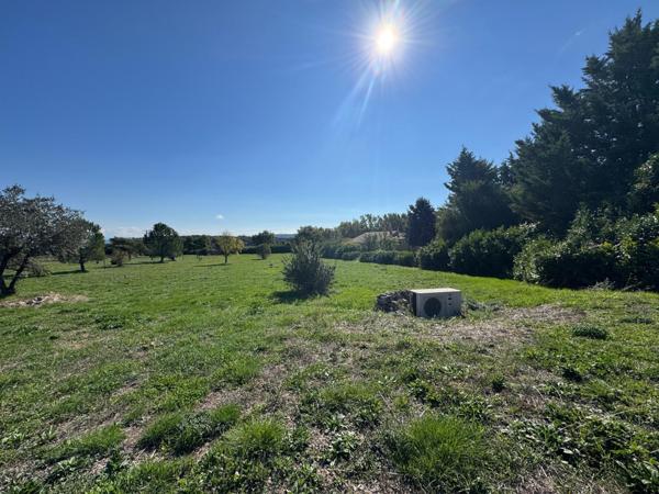 Villa 4 Chambres  + véranda de 46m2 env + garage + piscine sur 9560 m2 de terrain clôturé