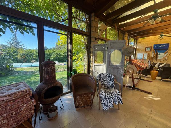 Villa 4 Chambres  + véranda de 46m2 env + garage + piscine sur 9560 m2 de terrain clôturé