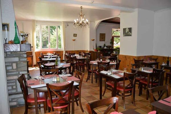 HOTEL-RESTAURANT-MUR ET FONDS