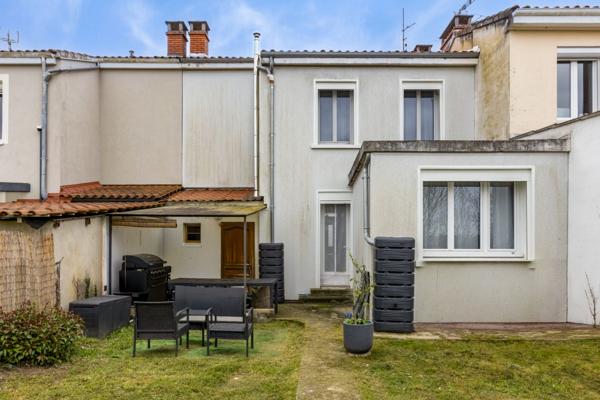 Belle maison de ville avec garage et jardin - REF. VM462