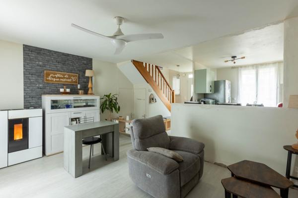 Belle maison de ville avec garage et jardin - REF. VM462