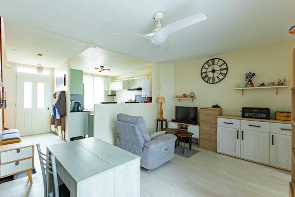 Belle maison de ville avec garage et jardin - REF. VM462