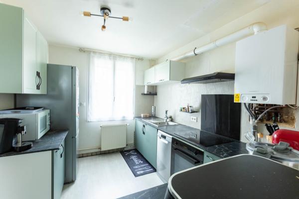 Belle maison de ville avec garage et jardin - REF. VM462