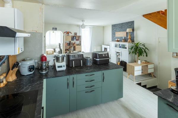 Belle maison de ville avec garage et jardin - REF. VM462