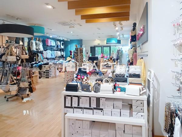 Fonds de commerce de deux pièces.