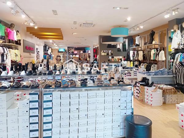 Fonds de commerce de deux pièces.