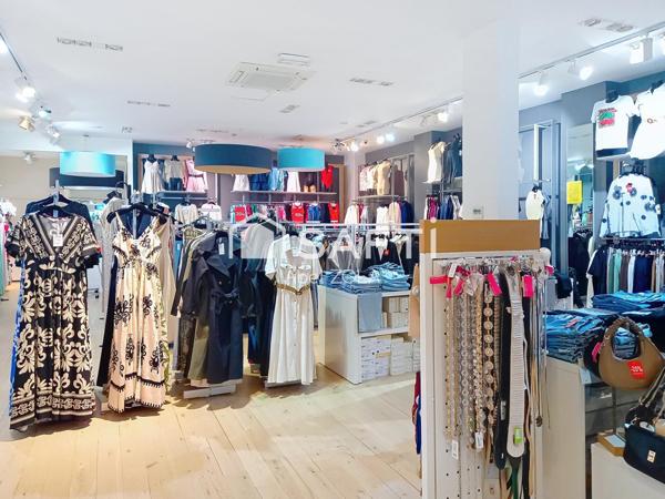 Fonds de commerce de deux pièces.