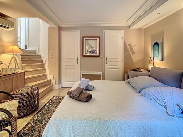 4P Bourgeois de 103m² en RDC, Terrasse, garage, parking, cave.