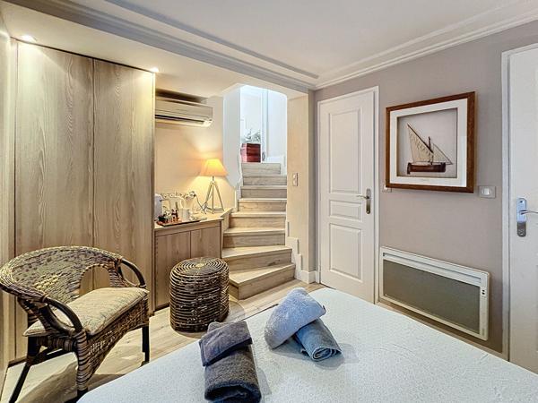 4P Bourgeois de 103m² en RDC, Terrasse, garage, parking, cave.