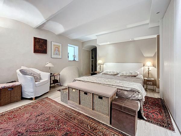 4P Bourgeois de 103m² en RDC, Terrasse, garage, parking, cave.