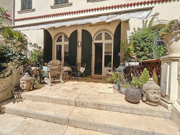 4P Bourgeois de 103m² en RDC, Terrasse, garage, parking, cave.