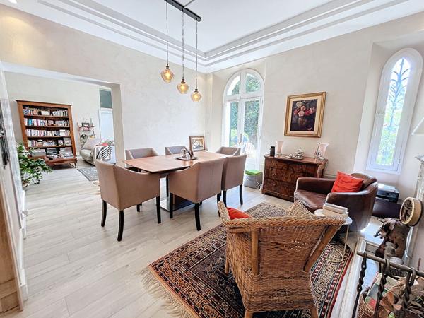 4P Bourgeois de 103m² en RDC, Terrasse, garage, parking, cave.