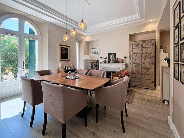 4P Bourgeois de 103m² en RDC, Terrasse, garage, parking, cave.