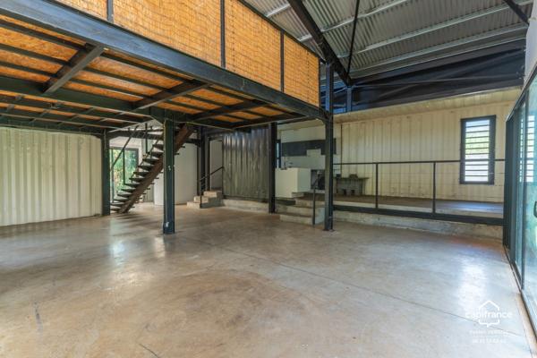 Maison F3/4 contemporaine en containers et ossature métallique – Duparc, Sainte-Marie