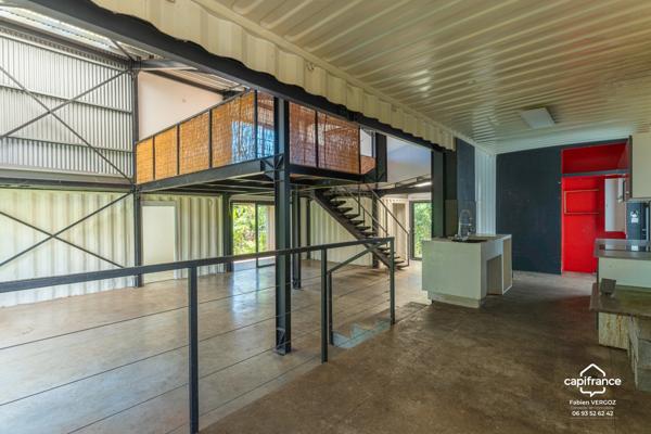 Maison F3/4 contemporaine en containers et ossature métallique – Duparc, Sainte-Marie