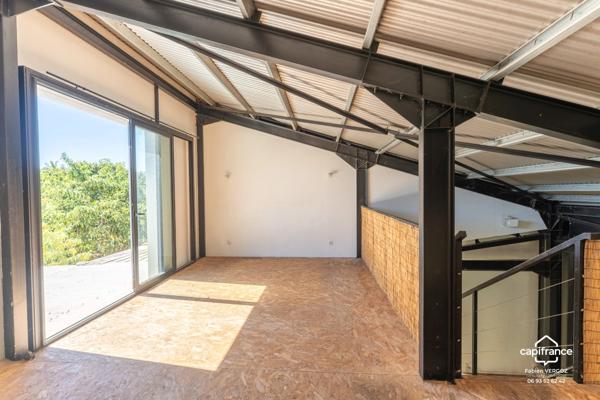 Maison F3/4 contemporaine en containers et ossature métallique – Duparc, Sainte-Marie