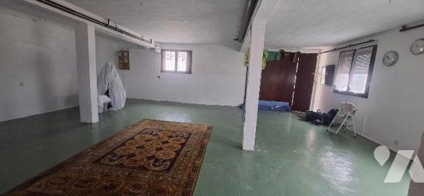 A Saint-Etienne, maison individuelle d'environ 118 m2 sur terrain clos de 564 m2.