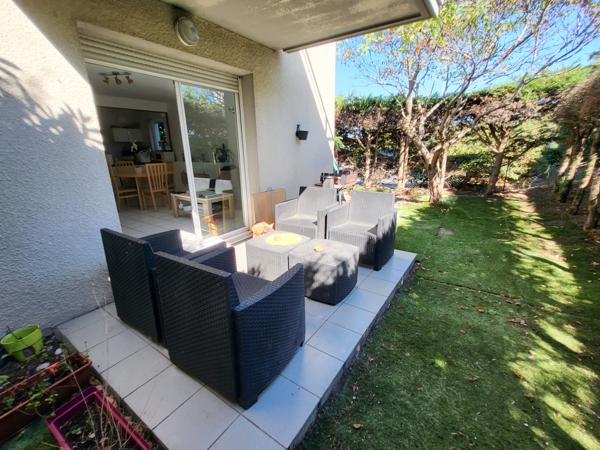 LE VIGEAN : APPT T2 EN REZ DE JARDIN AVEC PARKING.