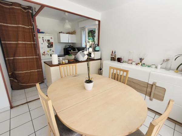 LE VIGEAN : APPT T2 EN REZ DE JARDIN AVEC PARKING.
