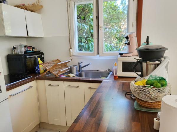 LE VIGEAN : APPT T2 EN REZ DE JARDIN AVEC PARKING.