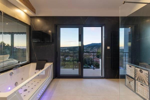 Maison à LE LOGIS NEUF (13190)