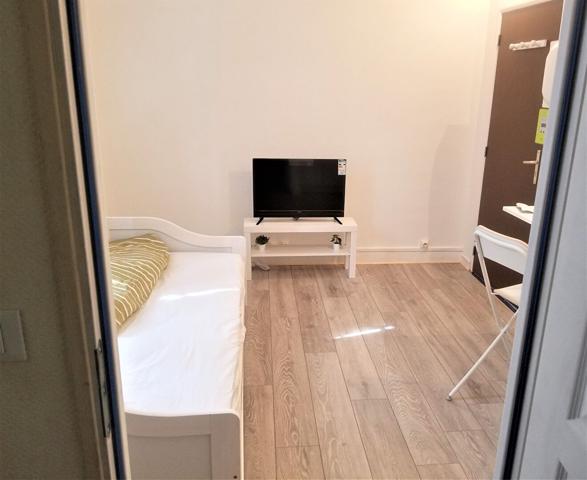 A LOUER STUDIO MEUBLE PROCHE DE LA GARE ST QUENTIN 02100