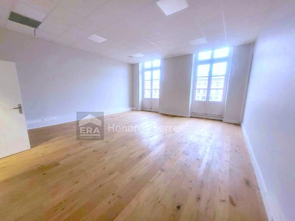 APPARTEMENT 211m²   >> PLACE DU CAPITOLE