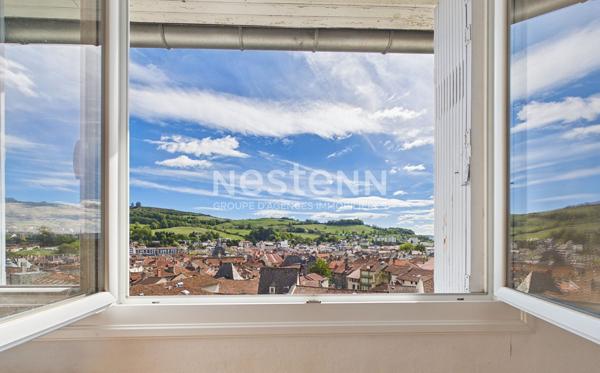Aurillac centre-ville, à vendre appartement traversant de 3 pièces, avec balcon sans vis à vis, cave et garage.