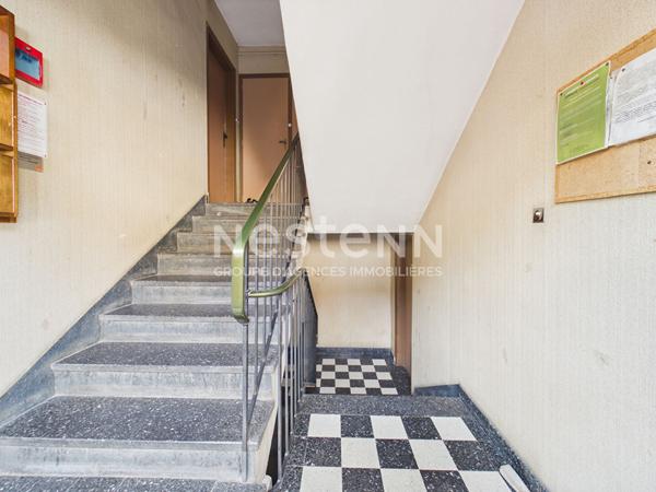 Aurillac centre-ville, à vendre appartement traversant de 3 pièces, avec balcon sans vis à vis, cave et garage.
