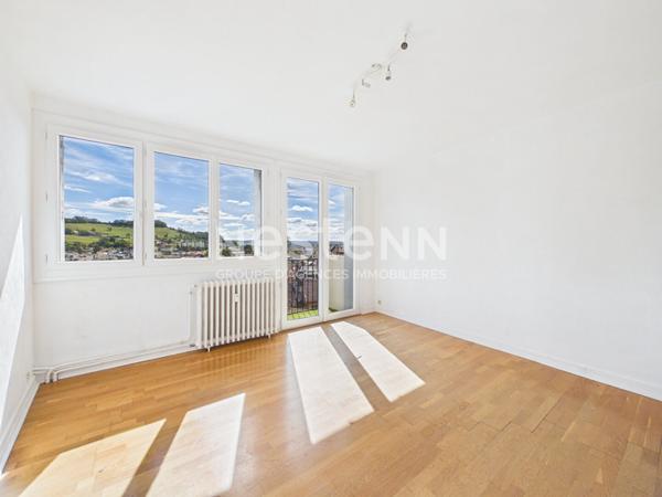 Aurillac centre-ville, à vendre appartement traversant de 3 pièces, avec balcon sans vis à vis, cave et garage.