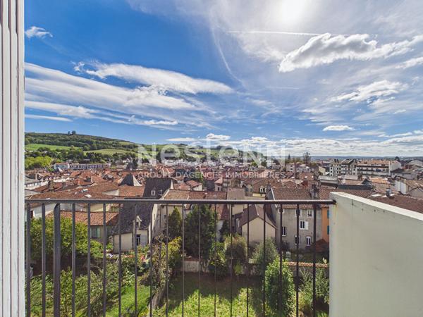 Aurillac centre-ville, à vendre appartement traversant de 3 pièces, avec balcon sans vis à vis, cave et garage.