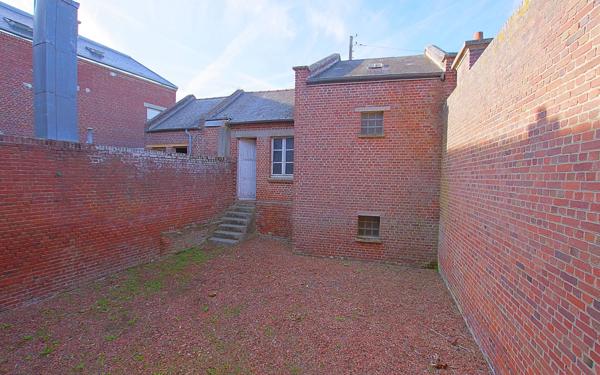 Immeuble à vendre    4 pièces •  Roye