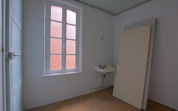 Immeuble à vendre    4 pièces •  Roye