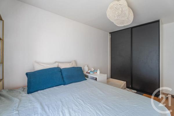Appartement F3 à vendre  3 pièces - 63 m 2   PARIS  - 75010