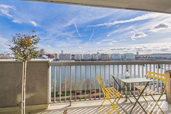 Gare d'Asnières. Dernier étage vue Seine. 3 pièces avec balcon, cave et parking en sus.