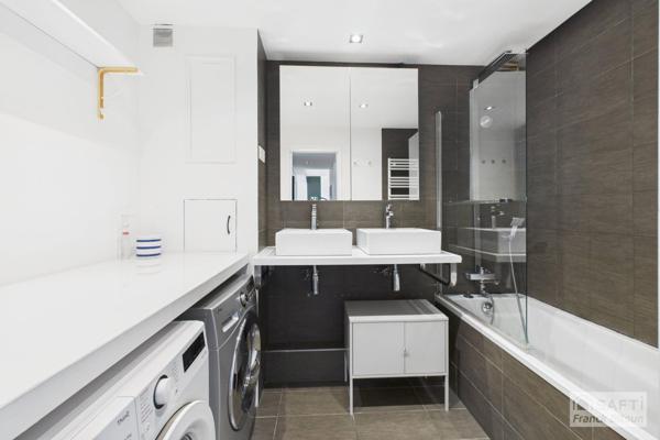 Gare d'Asnières. Dernier étage vue Seine. 3 pièces avec balcon, cave et parking en sus.