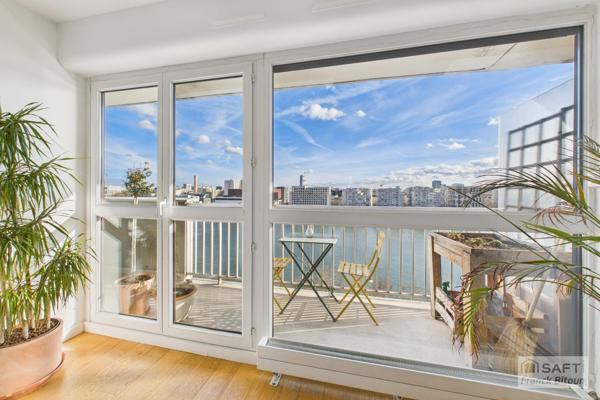 Gare d'Asnières. Dernier étage vue Seine. 3 pièces avec balcon, cave et parking en sus.