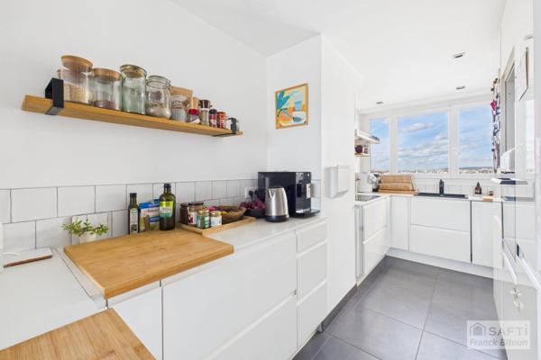 Gare d'Asnières. Dernier étage vue Seine. 3 pièces avec balcon, cave et parking en sus.