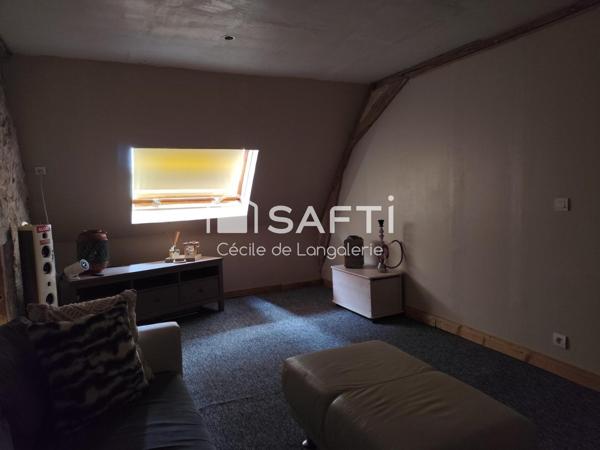 MAISON RESTAUREE AVEC GRANGE  (GARAGE/CAMPING CAR)