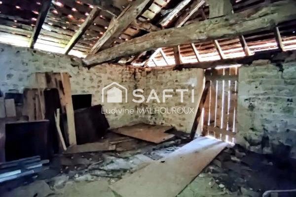 Maison en pierre en cours de rénovation