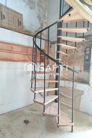 Maison en pierre en cours de rénovation