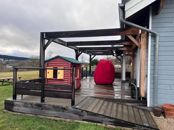 EXCLUSIVITE NESTENN YSSINGEAUX ! Maison en madrier sur plus de 3900 m2 de terrain