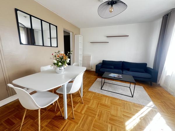 Lorient – L’Appartement Traversant & Lumineux (57 m²) avec Garage Box, Cave & Parking