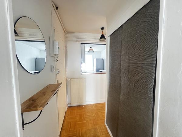 Lorient – L’Appartement Traversant & Lumineux (57 m²) avec Garage Box, Cave & Parking
