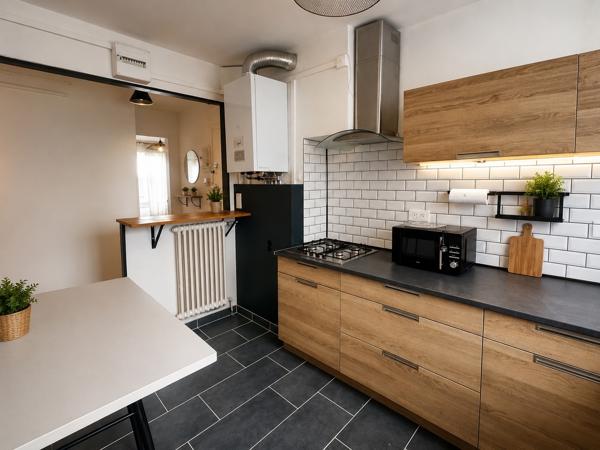 Lorient – L’Appartement Traversant & Lumineux (57 m²) avec Garage Box, Cave & Parking