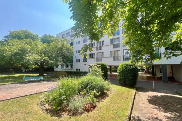 92210 - SAINT-CLOUD - APPARTEMENT - F3 - ASCENSEUR - CUISINE OUVERTE - BALCON - CAVE - QUARTIER PASTEUR