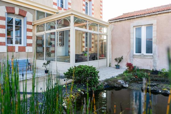 BELLE MAISON DE MAITRE DANS LE CENTRE DE LA TREMBLADE