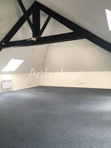 Bureaux à louer ou à vendre à Roubaix centre lumineux et climatisés